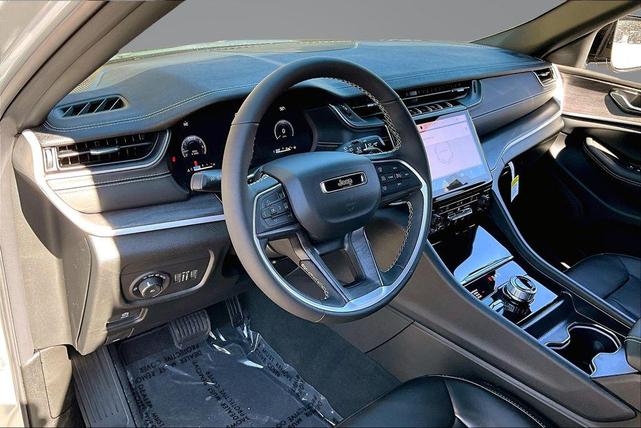 Photo of 2025 Silver Zynith Jeep Grand Cherokee L