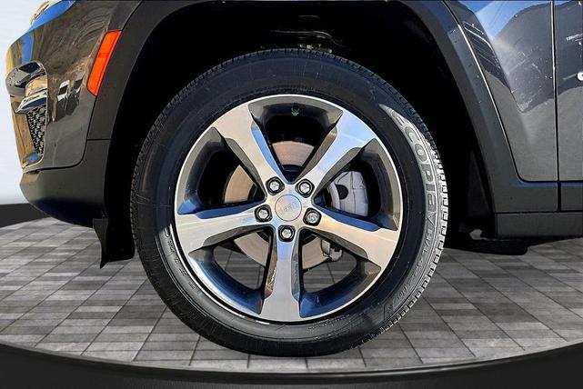 Photo of 2025 Baltic Gray Metallic Clearcoat Jeep Grand Cherokee
