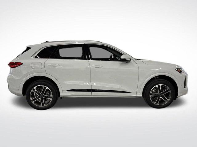 Photo of 2025 Glacier White Metallic Audi Q5
