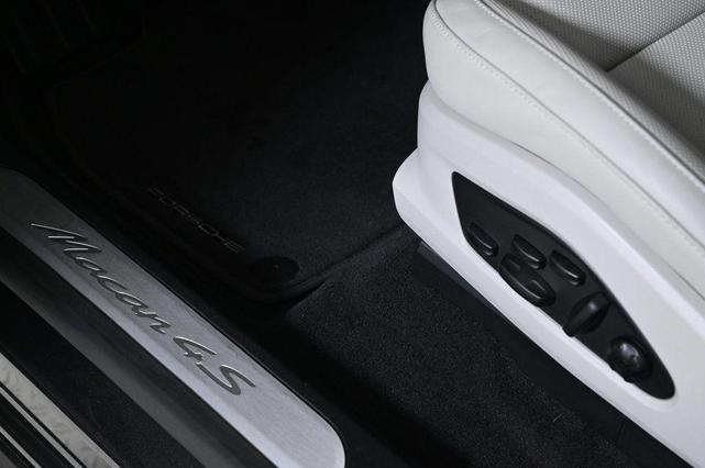 Photo of 2025 Volcano Grey Metallic Porsche Macan