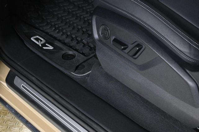 Photo of 2025 Sakhir Gold Metallic Audi Q7