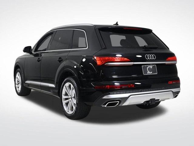 Photo of 2025 Mythos Black Metallic Audi Q7