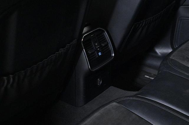 Photo of 2019 Blue Porsche Macan