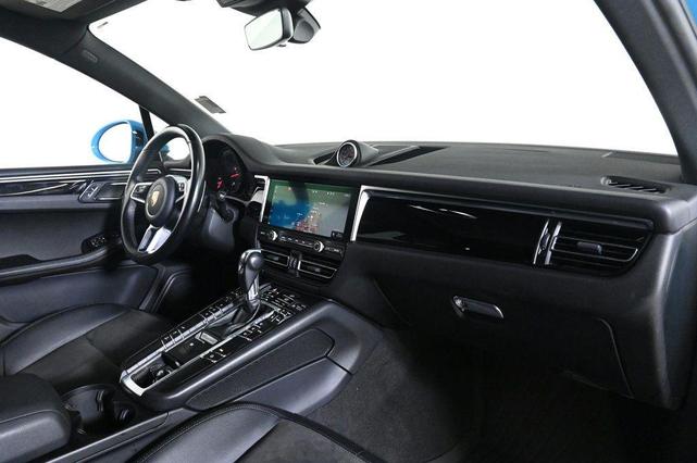 Photo of 2019 Blue Porsche Macan
