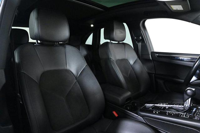 Photo of 2019 Blue Porsche Macan
