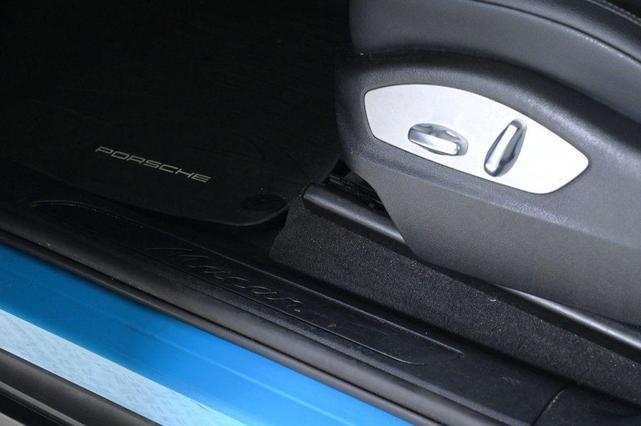 Photo of 2019 Blue Porsche Macan