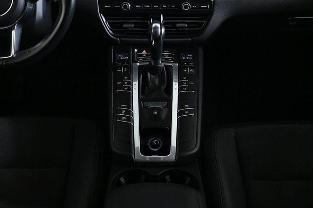 Photo of 2019 Blue Porsche Macan