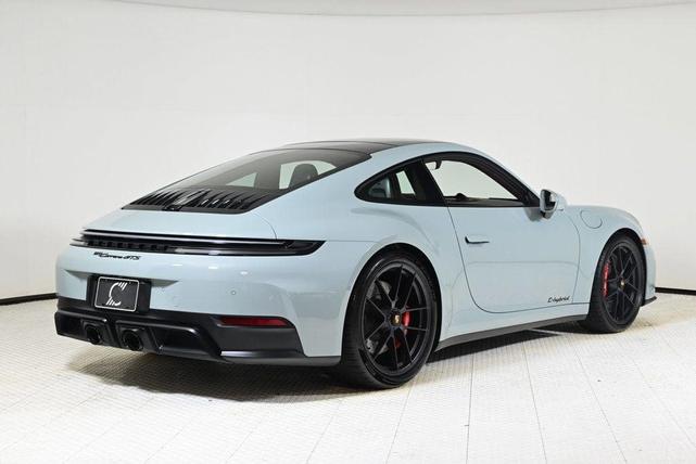 Photo of 2025 Green Porsche 911