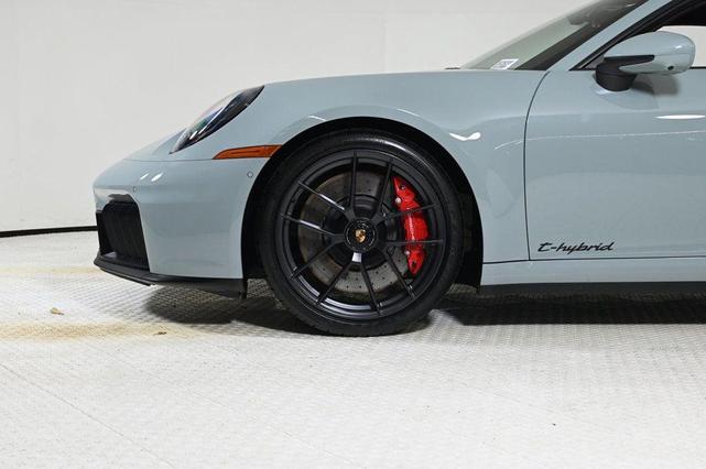 Photo of 2025 Green Porsche 911