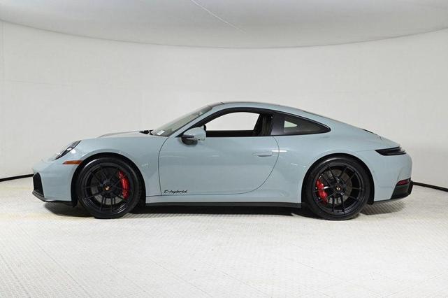 Photo of 2025 Green Porsche 911