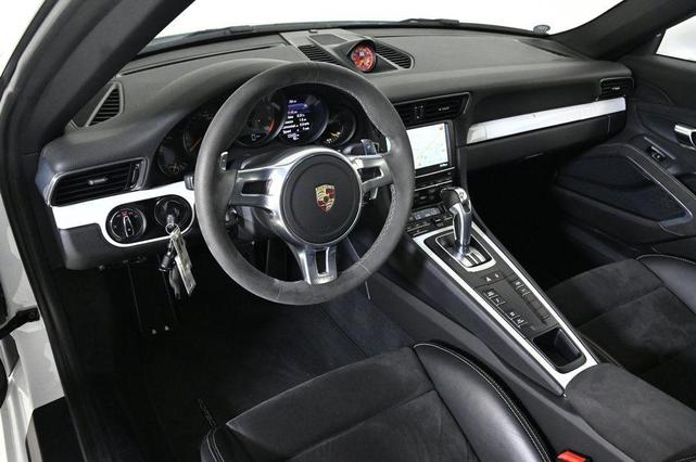 Photo of 2014 White Porsche 911