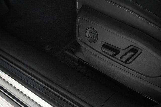 Photo of 2025 Tambora Gray Metallic Audi Q5