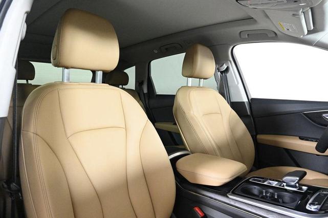 Photo of 2025 Satellite Silver Metallic Audi Q7