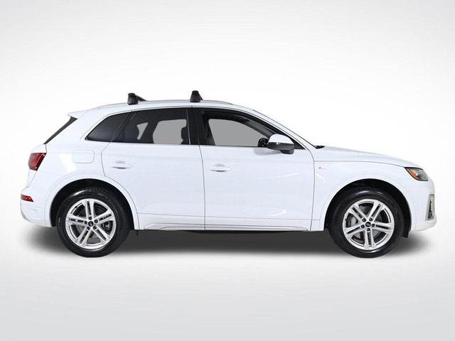Photo of 2024 Glacier White Metallic Audi Q5 e