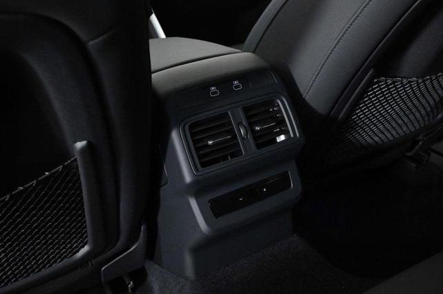 Photo of 2025 Glacier White Metallic Audi Q5