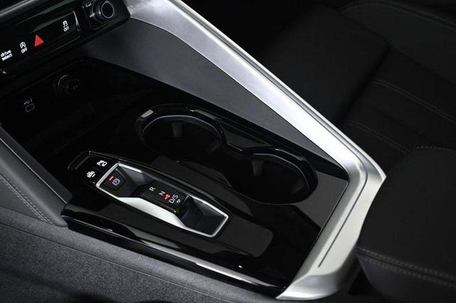 Photo of 2025 Glacier White Metallic Audi Q5