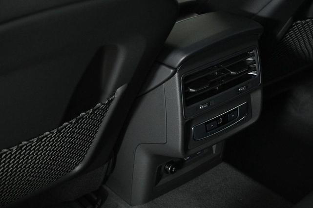Photo of 2025 Glacier White Metallic Audi Q7