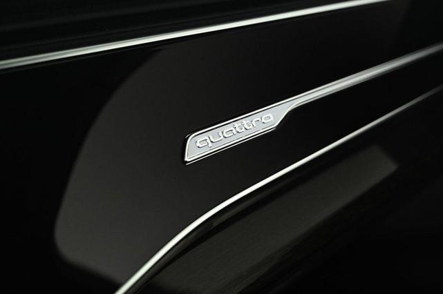 Photo of 2025 Glacier White Metallic Audi Q7