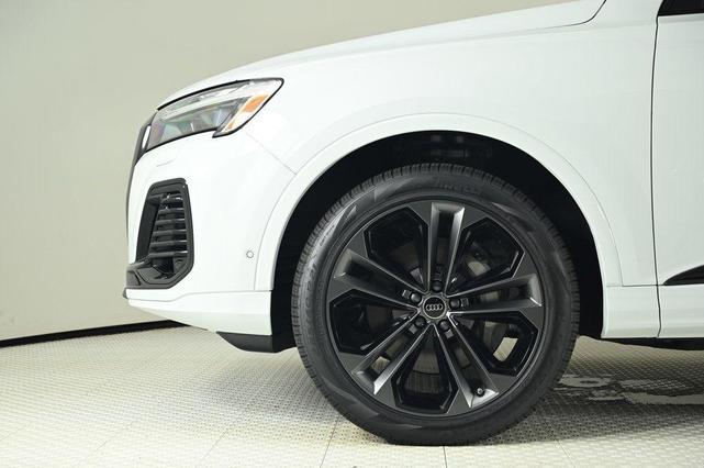 Photo of 2025 Glacier White Metallic Audi Q7