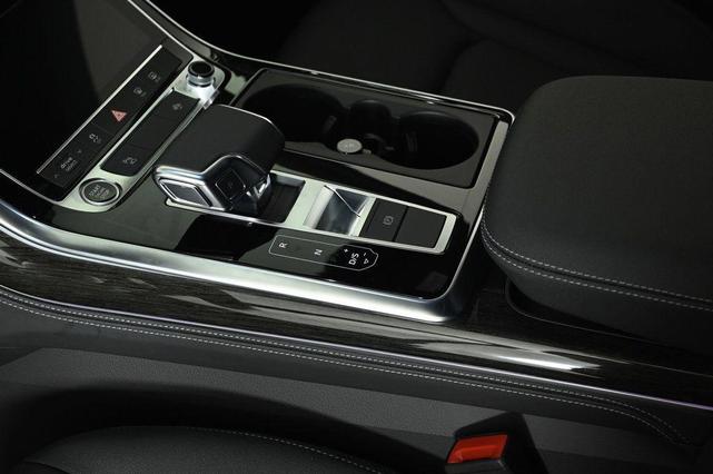 Photo of 2025 Glacier White Metallic Audi Q7