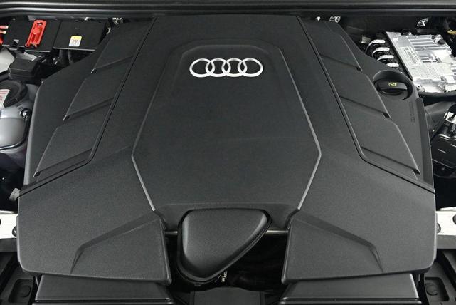 Photo of 2025 Glacier White Metallic Audi Q7