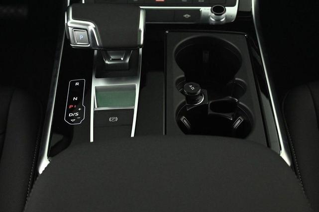 Photo of 2025 Glacier White Metallic Audi Q7