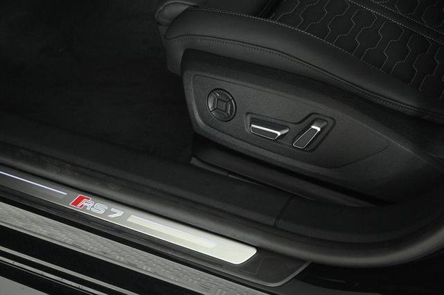 Photo of 2025 Sebring Black Crystal Effect Audi RS 7