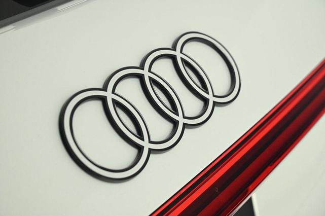 Photo of 2025 Glacier White Metallic Audi Q5