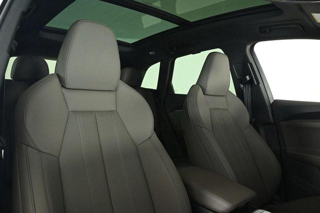 Photo of 2025 Glacier White Metallic Audi Q5