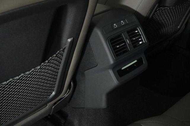 Photo of 2025 Glacier White Metallic Audi Q5