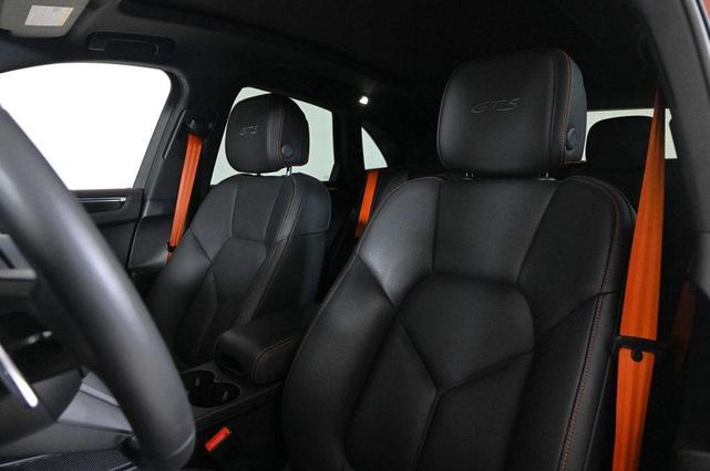 Photo of 2022 Papaya Metallic Porsche Macan