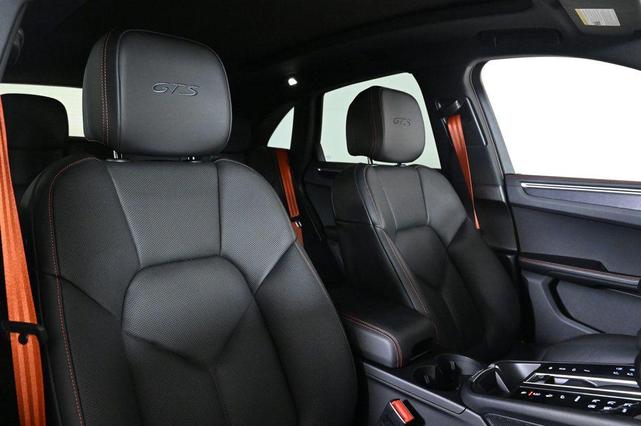 Photo of 2022 Papaya Metallic Porsche Macan