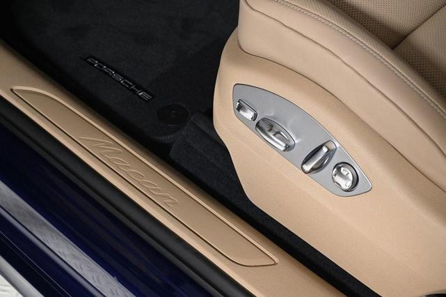 Photo of 2025 Gentian Blue Metallic Porsche Macan