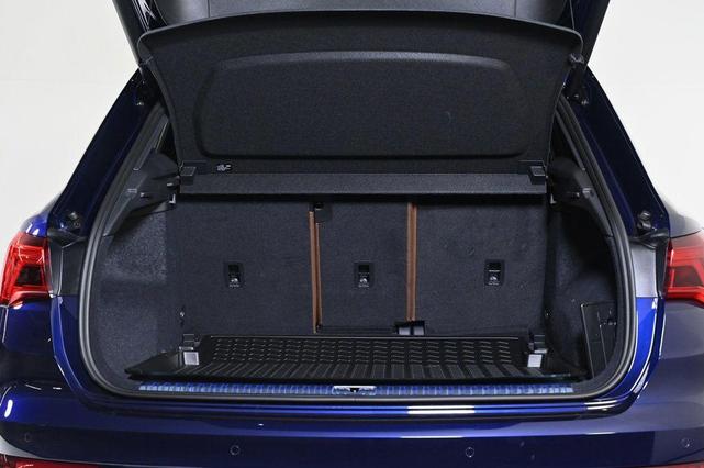 Photo of 2025 Navarra Blue Metallic Audi Q3