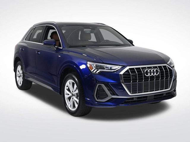 Photo of 2025 Navarra Blue Metallic Audi Q3