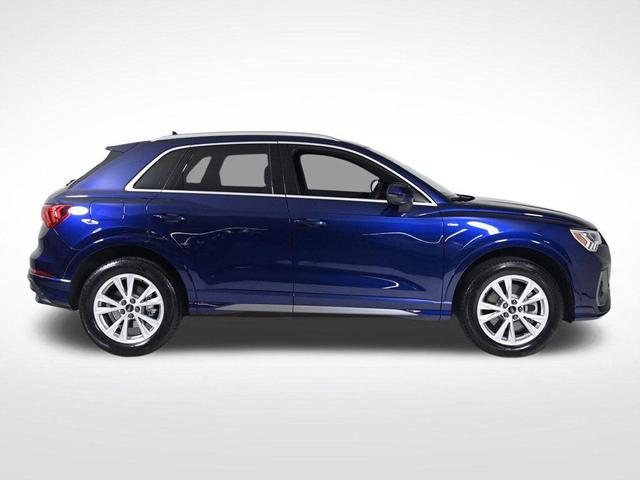 Photo of 2025 Navarra Blue Metallic Audi Q3