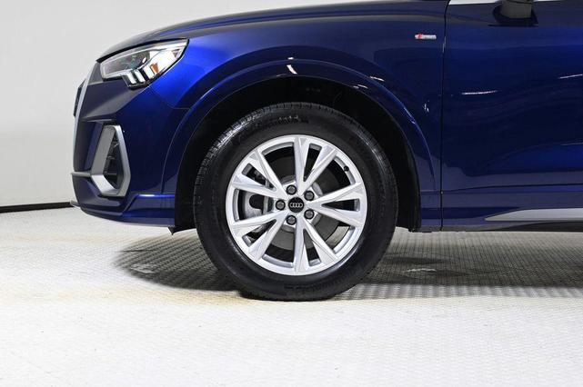 Photo of 2025 Navarra Blue Metallic Audi Q3
