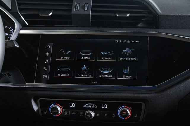 Photo of 2025 Navarra Blue Metallic Audi Q3