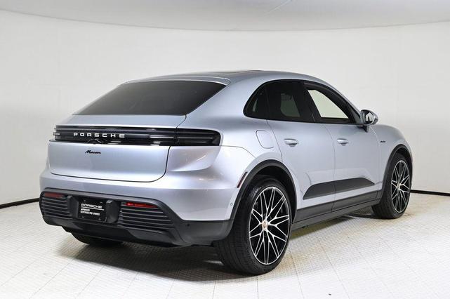 Photo of 2025 Dolomite Silver Metallic Porsche Macan