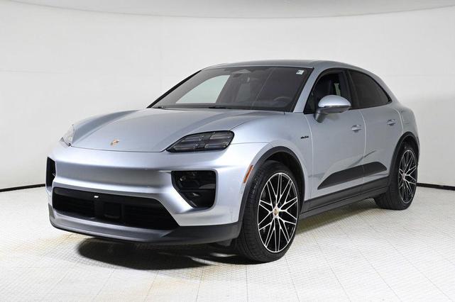 Photo of 2025 Dolomite Silver Metallic Porsche Macan
