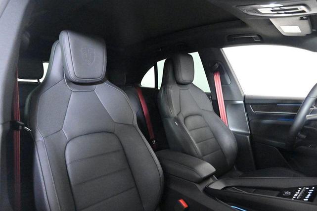 Photo of 2025 Dolomite Silver Metallic Porsche Macan