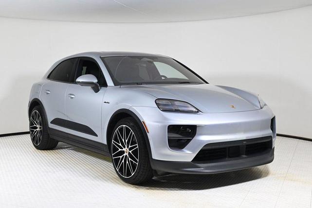 Photo of 2025 Dolomite Silver Metallic Porsche Macan