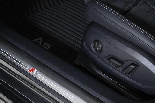 Photo of 2025 Daytona Gray Pearl Effect Audi A5 Sportback