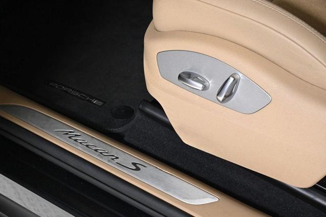 Photo of 2020 Volcano Grey Metallic Porsche Macan