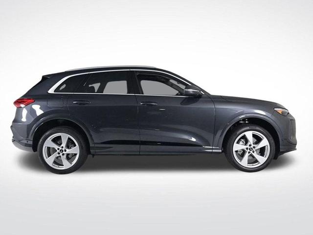 Photo of 2025 Tambora Gray Metallic Audi Q5
