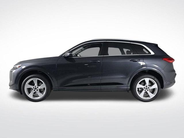 Photo of 2025 Tambora Gray Metallic Audi Q5