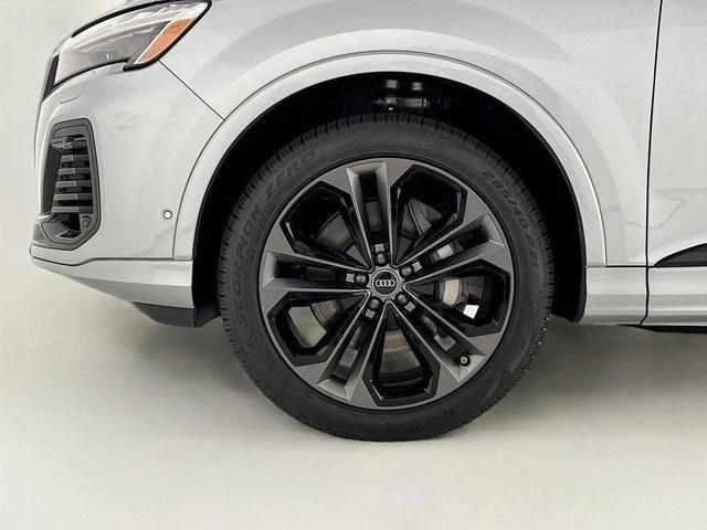 Photo of 2025 Satellite Silver Metallic Audi Q7