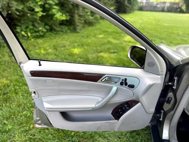 Photo of 2003 Silver Mercedes-Benz C-Class