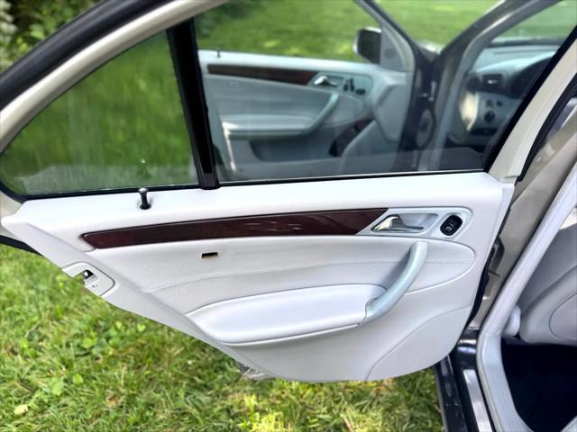 Photo of 2003 Silver Mercedes-Benz C-Class