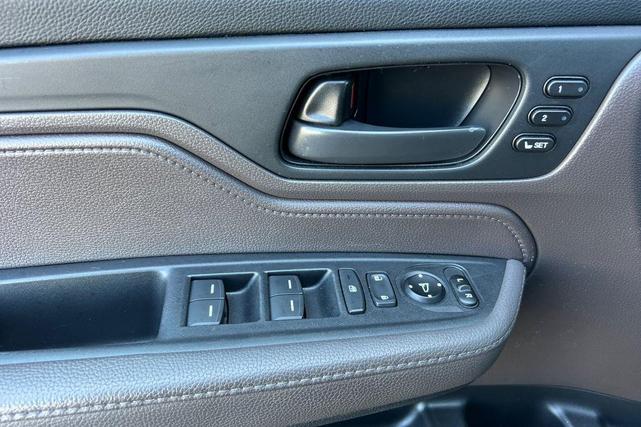 Photo of 2018 Crystal Black Pearl Honda Odyssey